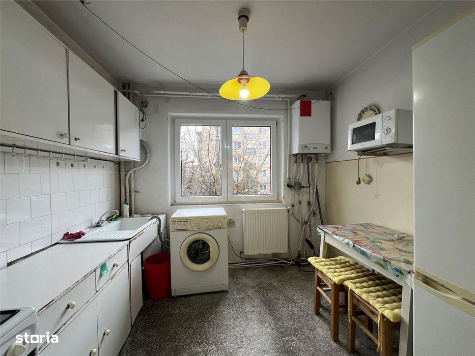 Apartament cu  4 camere si garaj zona centrala