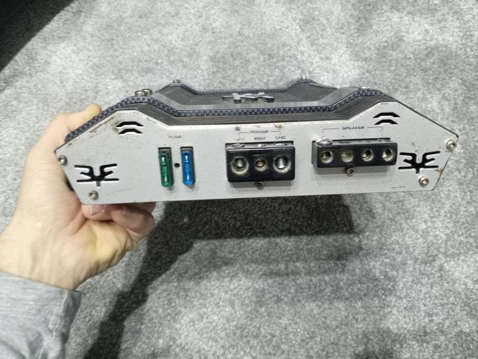 Vând amplificator auto