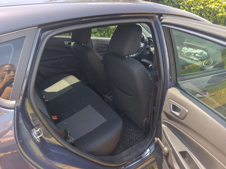 Fond fiesta avariat