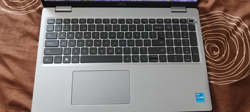 Уникален лаптоп Dell Latitude 5530 32GB DDR4 1256GB SSD Windows 11 Pro