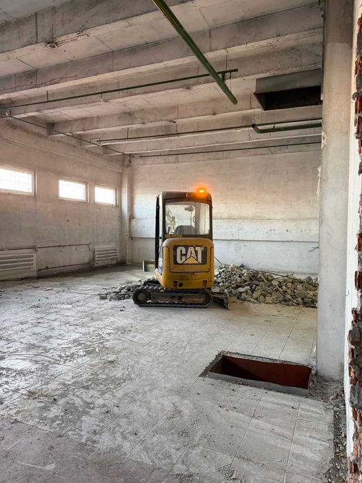 Inchiriem Miniexcavator senile cauciuc