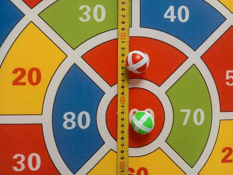 Joc dartz pentru copii cu mingi cu scai / țintar