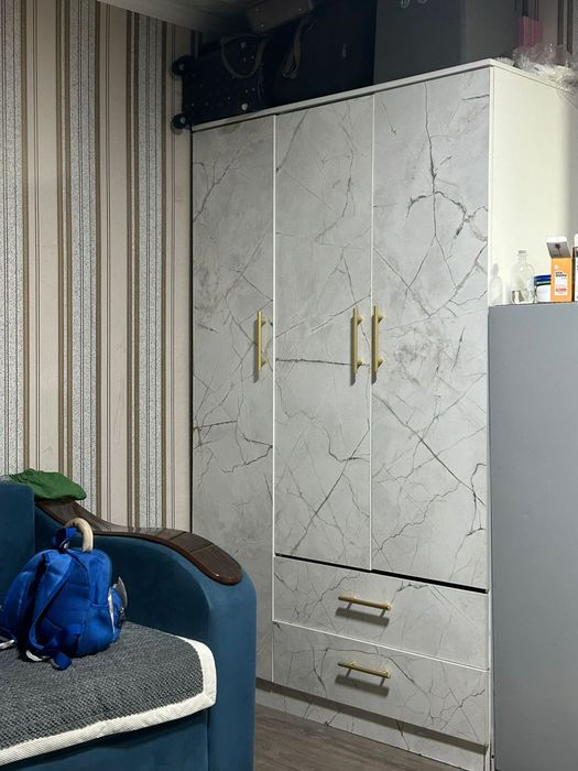 Продаётся шкаф со стулом