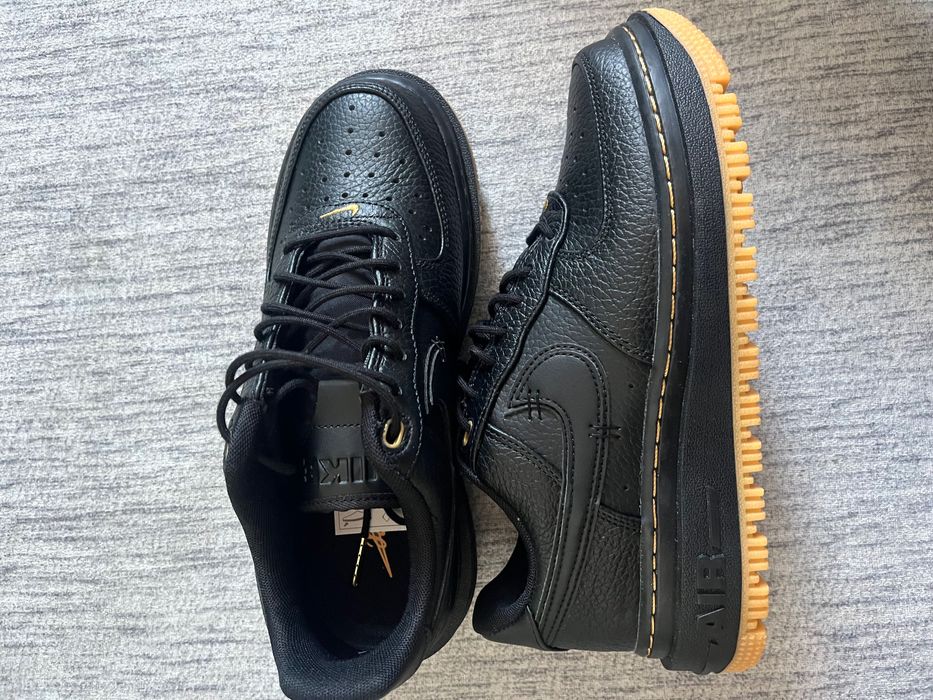 Nike Air Force 1 Luxe