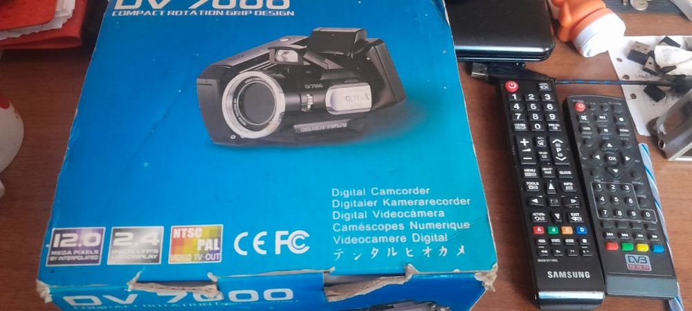 Продается видео и фотокамера.