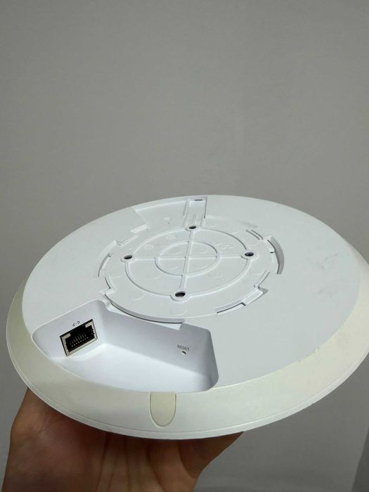 Access Point Ubiquiti UniFi AP AC LR (UAP-AC-LR), set 3 bucăți, WiFi profesional dual-band + injectoare PoE incluse