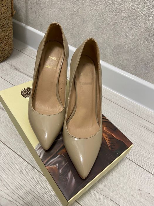 Продам туфли лакированные