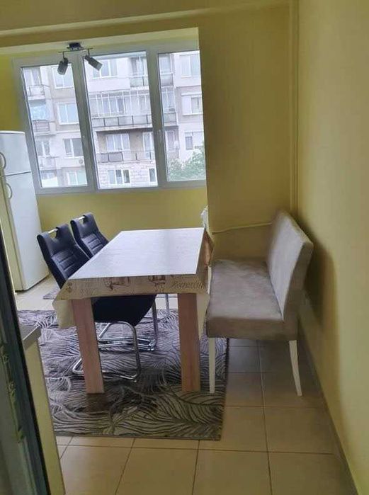 Тристаен ап. под наем в кв. Красна поляна 2