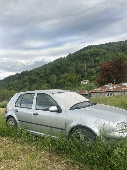 Vând Golf 4 motor 1.4 preț bun 3500 de lei