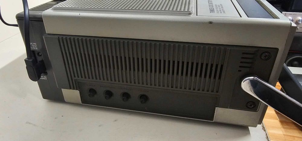 Portabil Hitachi cu tv si caseta  Hitachi