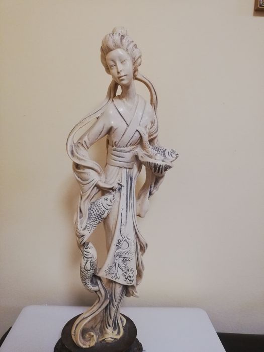 Vîn statuie pentru colecționari.