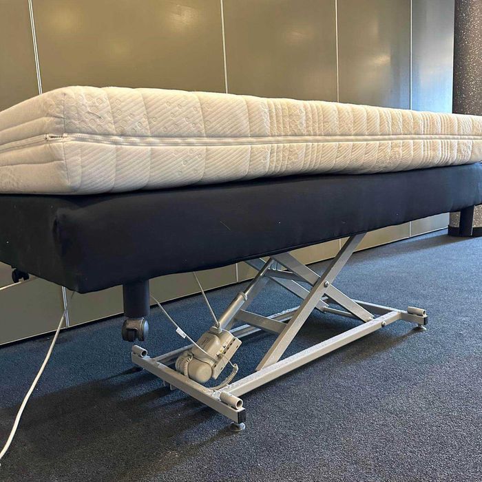 Pat reglabil pe înălțime electric cu telecomandă, plus saltea