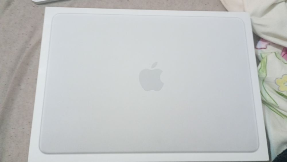 MacBook neo 512gb argintiu