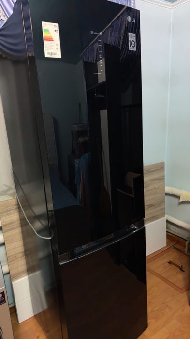 Продам холодильник LG черного цвета