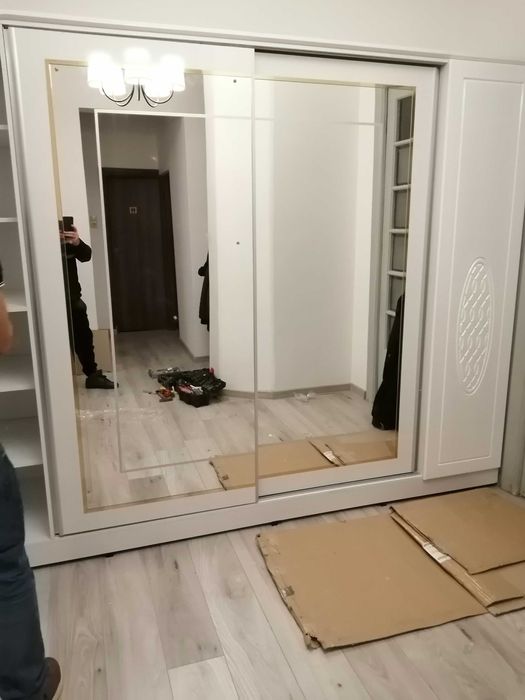 montaj mobila livinguri dulapuri paturi etajere birou comode canapea