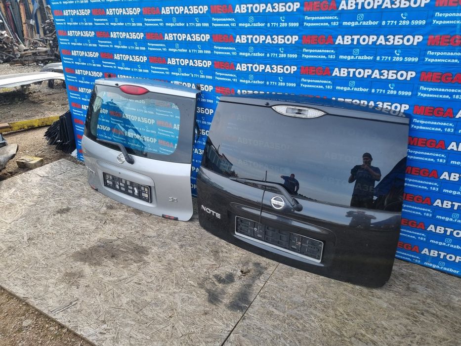 Кришка богажника Nissan Hote.