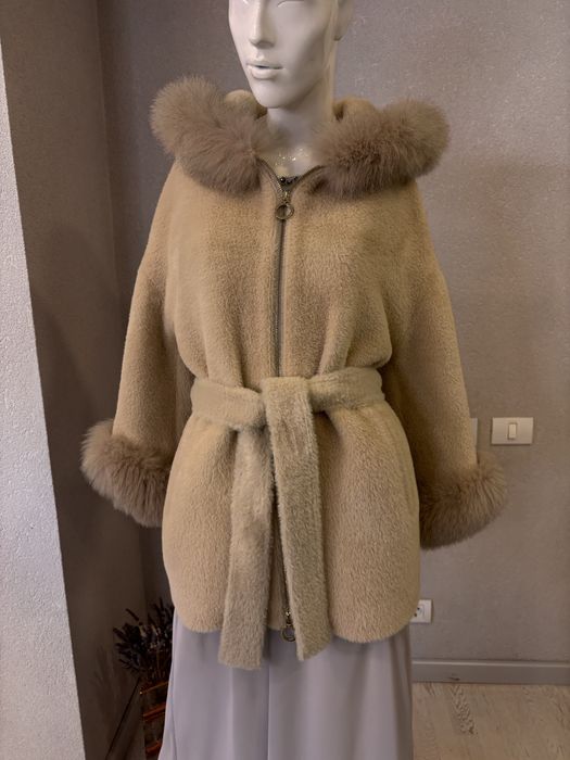 Haina Alcantara cu blana naturala de calitate