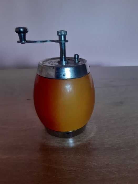 Мелничка за черен пипер Бг производство "Родина"