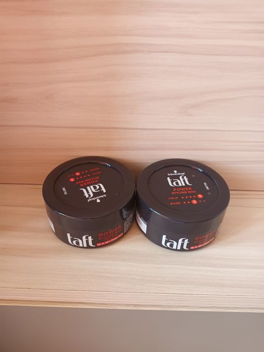 2 броя стилизираща вакса за коса Taft Power 5.Двата броя 4 евро.
