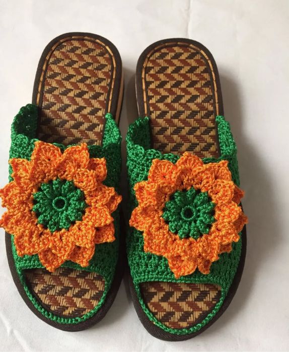 Вязанная тапочка