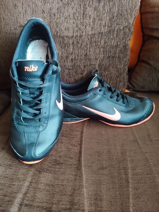 Маратонки Nike номер 39