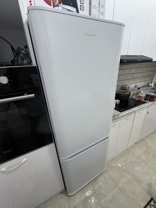 Продам холодильник Indesit
