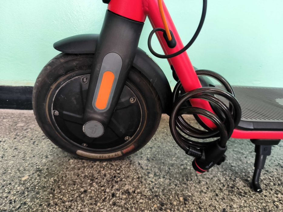 Електрическа тротинетка Ninebot KickScooter D28E - Powered by Segway