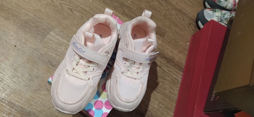 Кроссовки для девочки