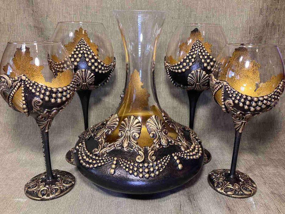 Ръчно декориран сет от 5 части - 4 чаши и декантер в злато