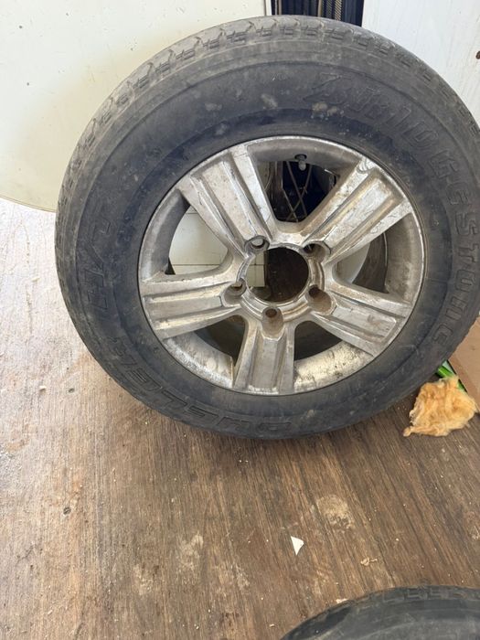 Продом диск с шинами от крузака комплект