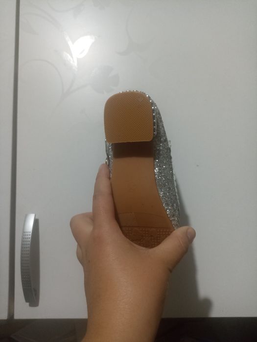 Продам детские туфли