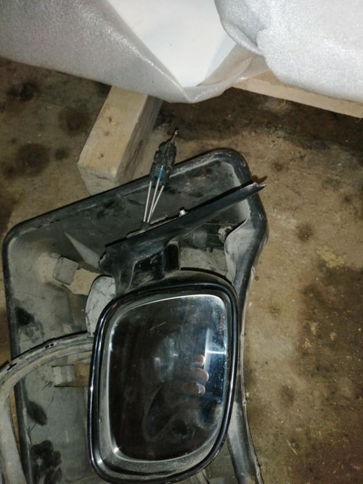 Vând geam și macara dreapta spate și oglinda seat toledo nu