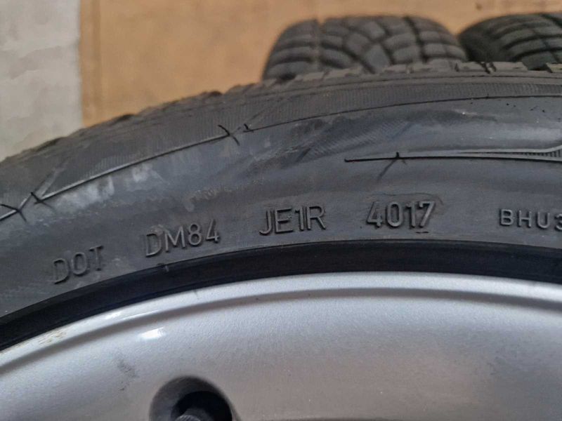 4 броя  Dunlop R19 235/50/ 
зимни гуми 
DOT4017