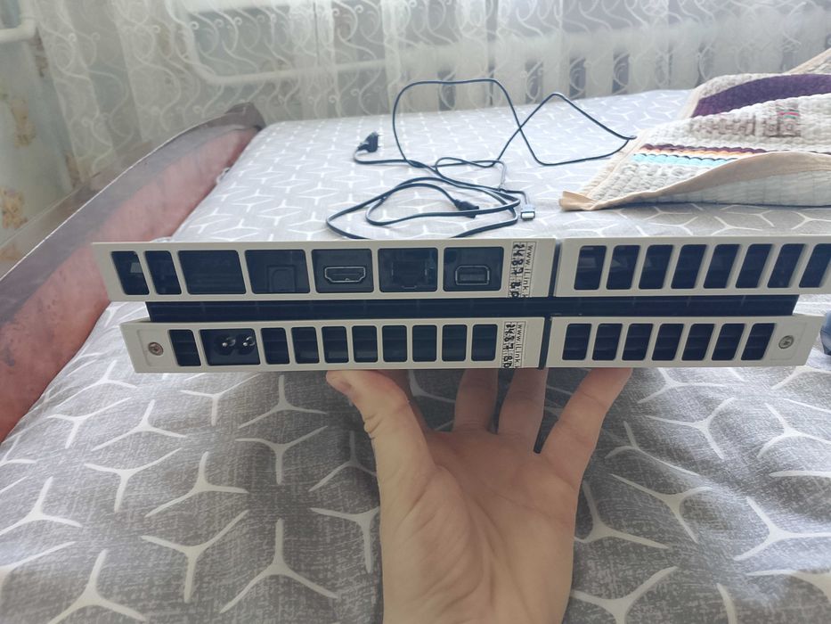 Playstation 4 белая