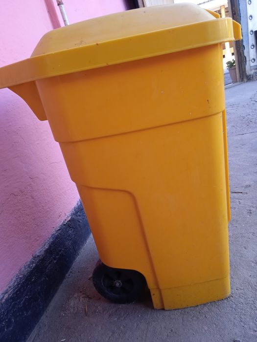 Срочно продам мусорный контейнер.