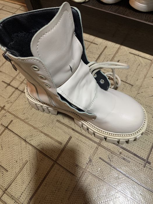 Продам ботинки