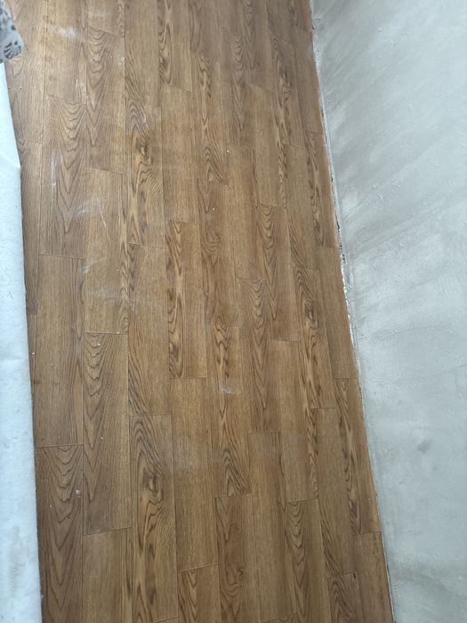 Линолеум 4,5х3 цвет коричнеый б/у