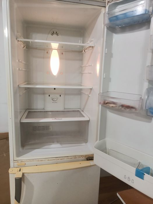 Продам холодильник, отлично работает