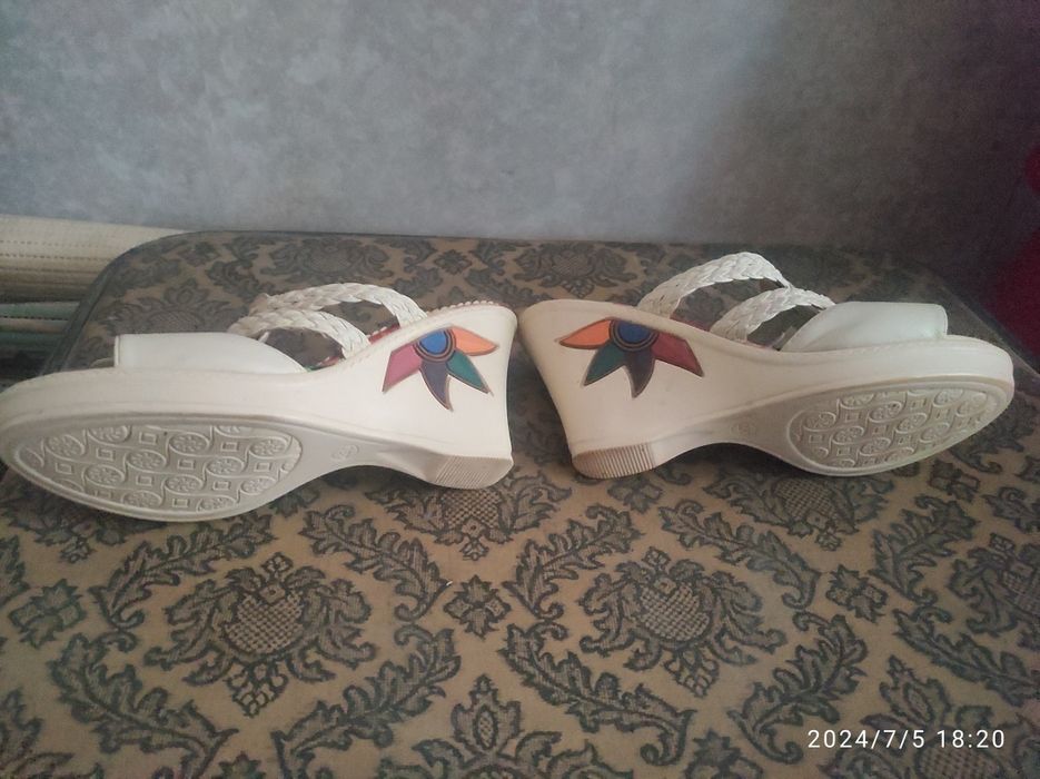 Продам басаножки 36 размер