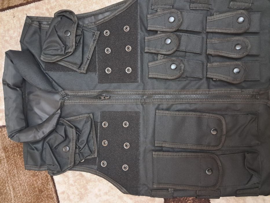 Vând vesta tactica 100 de lei