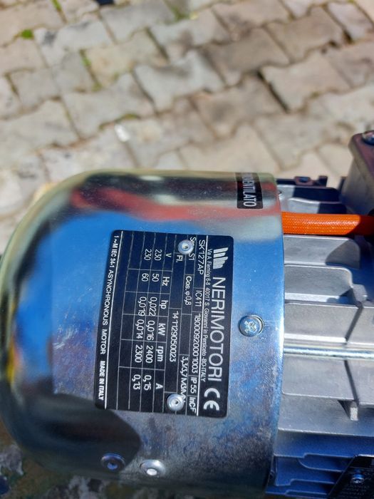 Vând motor trifazic