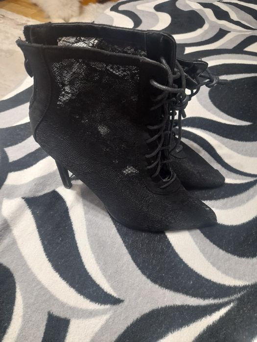 Pantofi cu toc inalt de damă