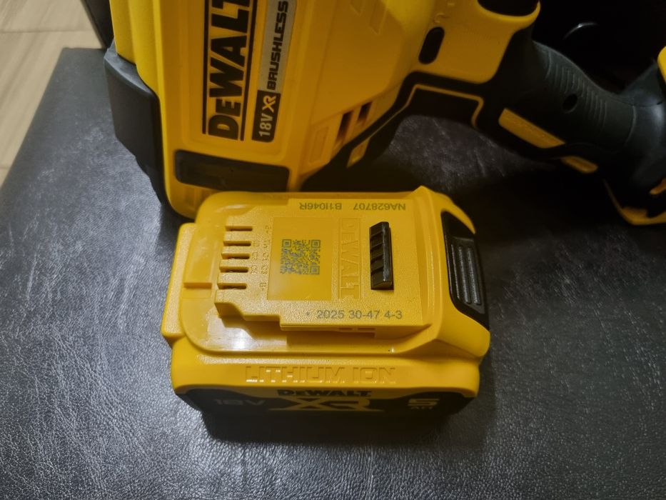 Pistol bătut cuie Dewalt nou 2025