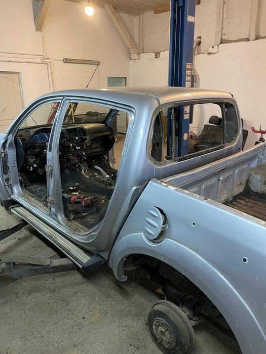 Dezmembrez Mitsubishi L200 2.5 diesel 2006-2009