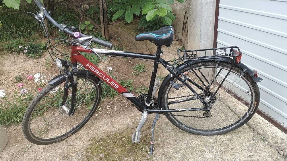 Trei biciclete de vanzare.