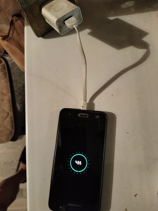 Телефон Самсунг и 5