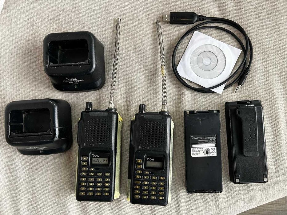 Vând 2 stații portabile Icom IC-F3 profesionale VHF