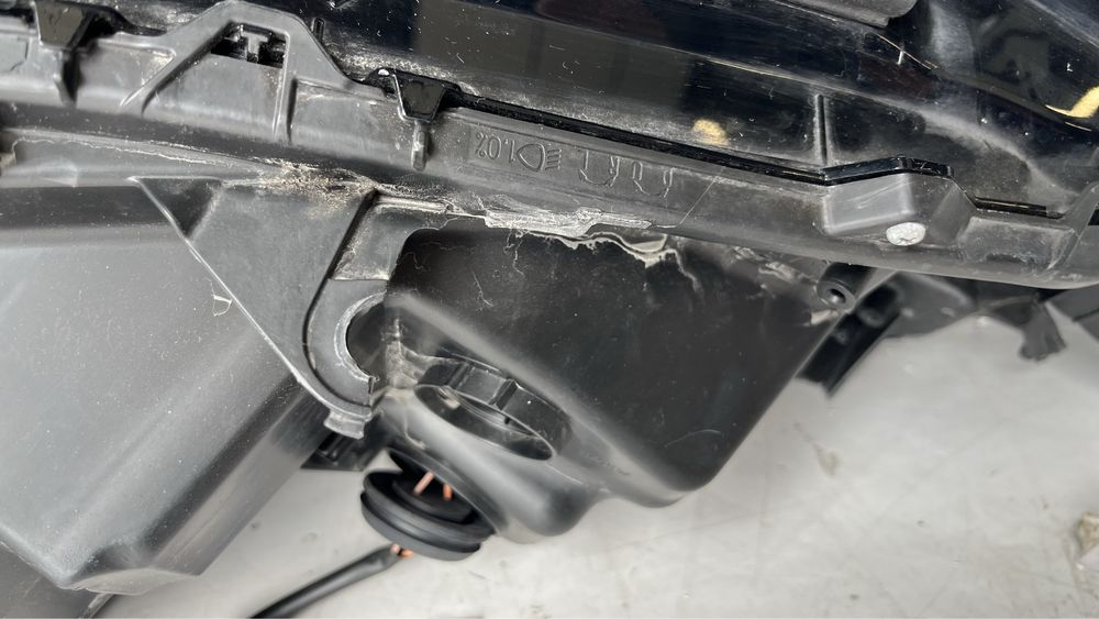 Ляв фар Lexus NX 300