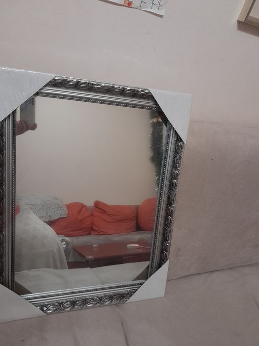 Vand oglinda cu rama din lemn masiv, ornament argintiu, noua