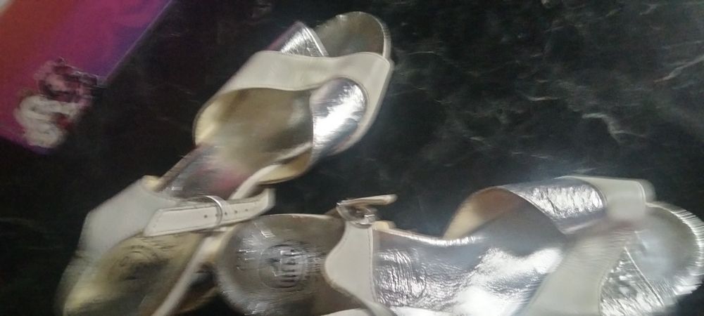 Продам Босоножки